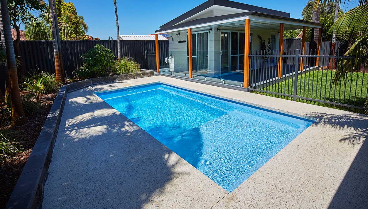 sunseeker-slimline-7.2m-3.5m-sky-blue-shimmer-stirling-galleryimage-13