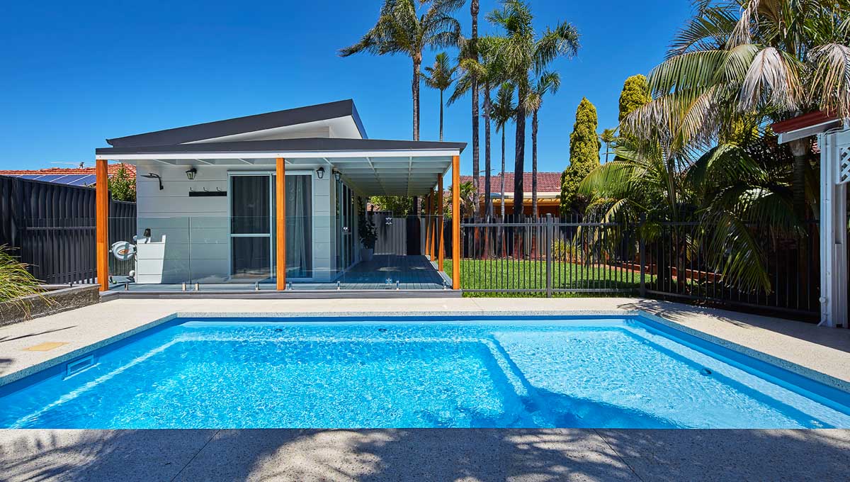 sunseeker-slimline-7.2m-3.5m-sky-blue-shimmer-stirling-galleryimage-9